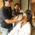 Shilpa Shetty Instagram – Make up and hair madness before the show. With my team @ajayshelarmakeupartist @latikajathar  #workmode  #dollingup #showstopper