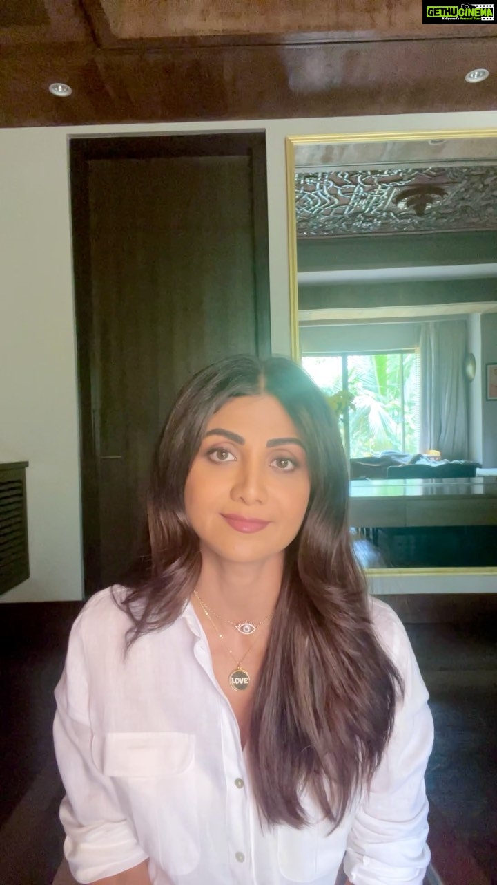 Shilpa Shetty Instagram - Just thought I should connect with you all and express my feelings. We are in it together, we must fight it together. @khaanachahiye @goel.neeti Head to my stories and swipe up for the donation link. Click on the link in my bio to ‘report hunger’. . . . #MondayMotivation #TogetherWeCan #catalyst #AllForOne #OneForAll #Covid19India #Khaanachahiye