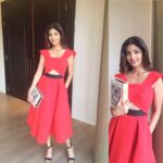 Shilpa Shetty Instagram – Landed in Delhi to attend an event, wearing a Selfportrait vermillion dress today. Lovvve this colour😁#selfstyled #workmode
