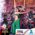 Shilpa Shetty Instagram - How Hot r u looking @shamitashetty_official . Can't wait to see ure performance tonight on @zeetv #goldawards2016 . #hottie #lilsister #talent