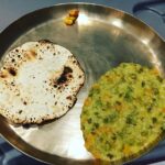 Shilpa Shetty Instagram – My simple comfort food #homemade Vegtable Kichdi( with ghee),garlic pickle and roasted papad #gratitude #yummy #tasty #balanced  #lightatnight