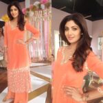 Shilpa Shetty Instagram - Styled today by @aasthasharma612, @reannmoradian .Simple and sweet, Thankuuuu😘#instastyle #adshoot #lookfortoday #indowestern
