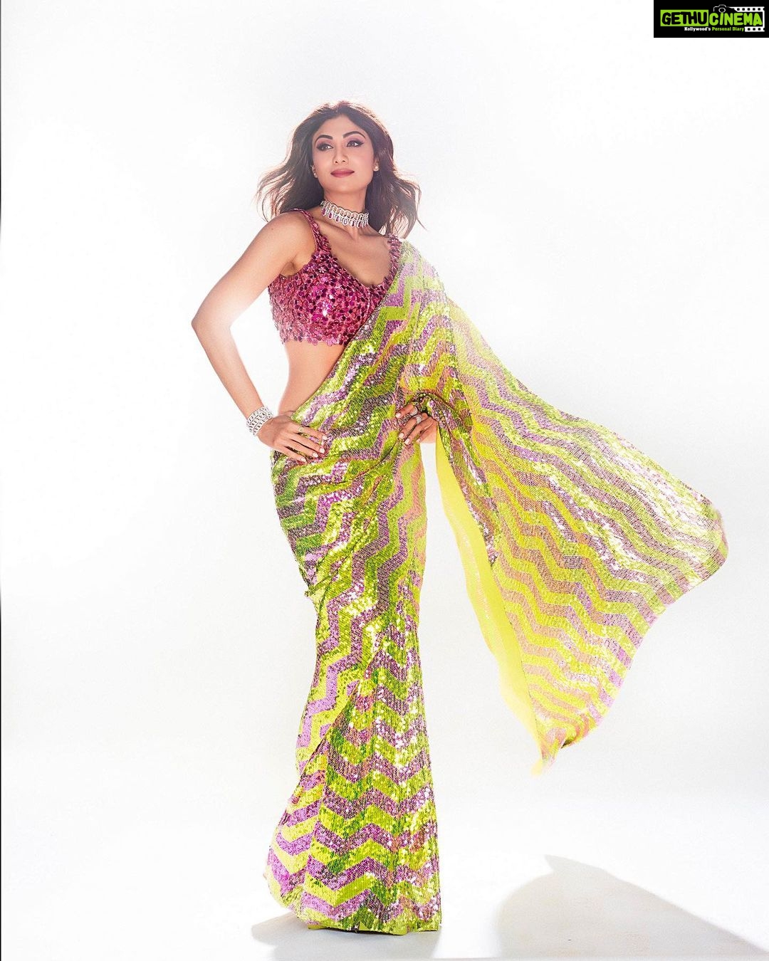 Shilpa Shetty Instagram - A little bit of pink, a little bit of green...💓💚 A pinch of sparkle ✨ and a lot of sheen💫 ~ Hair: @hairstories_byseema Photographer: @tejasnerurkarr Makeup: @ajayshelarmakepartist Styled by: @sanjanabatra Outfit: @akankshagajria Choker: @amarisbyprernarajpal Rings: @mozaati, @vandalsworld_unofficial Bracelet: @renuoberoiluxuryjewellery Styling Assistants: @llpunyall, @dhwanii.jain, @devakshim Managed by: @bethetribe . . . . . #SuperDancerChapter4 #OOTD #SareeNotSorry #style #grace #elegance #gratitude
