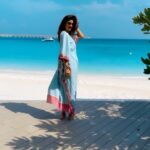 Shilpa Shetty Instagram - My Weekend Mood 😉 #tbtvacation . . . 📸: @rajkundra9 ❤️ Wearing: @dreamssbyss . . . #Finolhu #FinolhuMaldives #VibrantFinolhu #IslandPlayground #seasideFinolhu #UnwindAtFinolhu #beachplease #gratitude #blessed #ForYourDreamSS