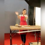 Shilpa Shetty Instagram – All you ‘knead’ is a little magic in life to make it ‘batter’✨❤️💫
.
.
.
.
.
#ShilpaKaFuntra #BeingKneady #shootdiaries #workmode #BTS #behindthescenes