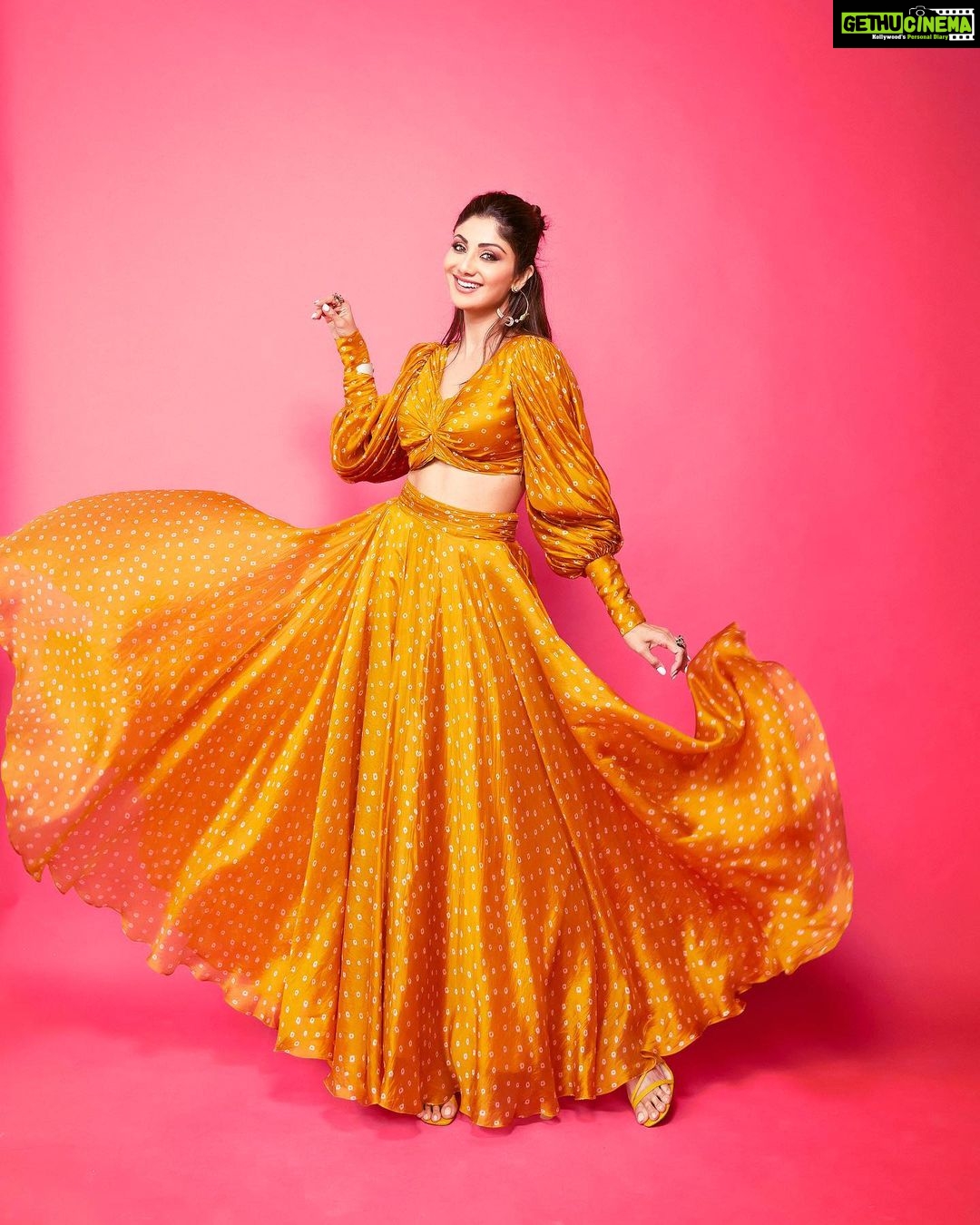 Shilpa Shetty Instagram - Whichever style you choose to flaunt... always be original 💫❤️ ~ Outfit: @karishmaashita Jewellery: @uncut_byaditiamin Styled by: @sanjanabatra Assisted by: @llpunyall | @dhwanii.jain Nails: @tintedtales.in Makeup: @ajayshelarmakepartist Hair: @florianhurel Photographer: @tejasnerurkarr Managed by: @bethetribe . . . . . #OOTD #SuperDancerChapter4 #lookoftheday #shootlife #gratitude #blessed #happiness