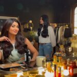 Shilpa Shetty Instagram – Good hair today, tomorrow, and every day 💁🏻‍♀️✨❤️ 

#shilpakafuntra #brandshoot #goodhairday #workmode #shootdiaries #bts #fun #gratitude #blessed #happy