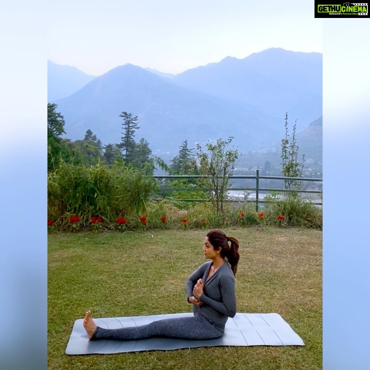 Shilpa Shetty Instagram - There are days when one just wants to become one with nature, inhale fresh air, and stretch the body a little. This itself is a very rejuvenating experience. So while in Manali a few months ago, I made the most of each morning that I woke up to this gorgeous view. On this particular day, I decided to do the Paschimottanasana, or the Forward Bend Pose. It may look rather easy, but it gives the spine, shoulders, and hamstrings that much-needed stretch. It also enhances blood flow to the pelvic region. Whenever you feel like the body has stiffened up, start your day with this yoga asana. However, do it only as much as is physically possible, and if you have any injuries in the hips, back, or shoulder areas, please modify the posture to suit your body. @simplesoulfulapp . . . . . #MondayMotivation #SwasthRahoMastRaho #SSApp #SimpleSoulful #yoga #yogasehihoga #FitIndiaMovement #FitIndia #throwbackvideo #ManaliDiaries