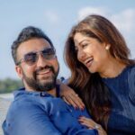 Shilpa Shetty Instagram - Main toh tere rang mein dhal chuki hoon... Bas teri ban chuki hoon... Mera mujhme kuch nahin... Sab tera, sab tera... 💝🥰🧿 From THEN to Now... May the smiles NEVER change ❤️ I love you MY #Cookie, @rajkundra9... You are and will be my Valentine every day... but will wish you today. Happy Valentine's Day!🥰🤗❤️🧿😘🥰 . . . . Music by: @tseries.official . . . . . #HappyValentinesDay #happiness #bettertogether #myforevervalentine #love #blessed #gratitude