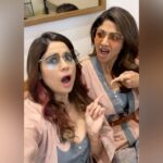 Shilpa Shetty Instagram – My face when I realised that she’s wearing the same outfit for our Lunch date… copy cat!😝🤣🤪
@shamitashetty_official.

But I’m not complaining cause we wearing, @dreamssbyss 😇❤️🧿
.
.
.
.
.
#MunkiTunki #sisters #famjam #gratitude #blessed