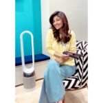 Shilpa Shetty Instagram - Give your hair your favourite twist, With just a flick of your wrist!😍 Technology really makes life so much easier, I love it!❤️ @dyson_india . . . #HairCare #MakingWaves #DysonIndia #DysonHair