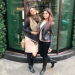 Shilpa Shetty Instagram – Arz kiya hai…
Dil ke sabse kareeb hoti hai apni Sis👭🏻
Jab woh saath nahin toh hum karte hain miss😔 
Jab pyaar aa gaya toh de diya ek kiss😘
Par usko pareshan karna is a feeling of complete bliss 🤣🤪
~
Happppppyyyyyyyy birthhddddddaaaaayyyyyy, my Baby… MY Tunki❤️🤗😘🧿✨🥰❤️ May this year bring in everything that you’ve hoped for and MORE. You deserve it all😘😘😘
@shamitashetty_official ❤️🧿🥰
~
Song courtesy: @astralwerksrecords @universalmusicgroup 😍
.
.
.
.
.
#sisters #FamJam #blessed #BestSister #loveyou #gratitude #birthdaygirl