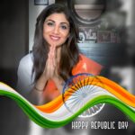 Shilpa Shetty Instagram - Bahattarwe (72nd) Gantantra Diwas ki dheron shubhkaamnayein. A very Happy Republic Day to every Indian. Let’s pledge to uphold the rights & duties that our constitution has given us... not only for ourselves, but also for each of our fellow citizens 🧡🤍💚 Swasth rahiye, mast rahiye, mask pehen kar surakshit rahiye. Jai Hind! 🇮🇳 . . . . . #72ndRepublicDay #HappyRepublicDay #JaiHind