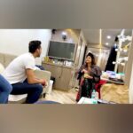 Shilpa Shetty Instagram – I kept trying, 😳
But the chana kept flying! 🤷🏻‍♀️
Managed to get the bull’s eye (mouth)🎯 
The feeling was quite satisfying!😜
@mohitrai 
.
.
.
.
.
.
#reelkarofeelkaro #reelitfeelit #instareels #reels #reelsinstagram #onset #happiness