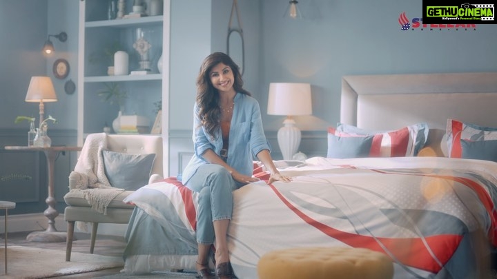 Shilpa Shetty Instagram - When was the last time you gave your home a makeover? My bedroom reflects my style... What about yours? @stellarhomeusa . . . . . #StellarHome #Mybedroommystyle #Bedroom #Bedding #Supersoft #Gifting #Shades #Modern #Trendy #Beautiful #Colors #Sleep #Exclusive #Vibrant #Inspire #Mystyle #Contemporary #Goodvibes . . Campaign curated by @2_andtwo