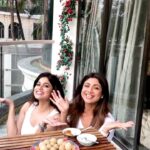 Shilpa Shetty Instagram – On this auspicious day of Makar Sankranti, I pray for an abundance of good health and peace in all our lives🤗 May all our dreams soar as high as the 🪁 in the sky today.
@shamitashetty_official 
~
With Gratitude,
SSK ❤️🙏🏻
.
.
.
.
.
#MakarSankranti #festivalsofIndia #famjam #familytime #gratitude #blessed #throwback #tbt #throwbackthursday