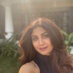 Shilpa Shetty Instagram – A frame full of sunshine just for you ☀️ 
.
.
.
.
.
#ThrowbackThursday #tbt #gratitude #sunshine #blessed #selfie