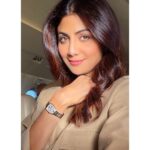 Shilpa Shetty Instagram - The bad news is Time flies; the good news is... You are the pilot 👩🏽‍✈️ You can conquer the world 🌍 when you value the time on your hands⌚️... @bulgari https://www.bulgari.com/en-in/ . . . . . #Bvlgari #BvlgariWatches #Serpenti #SerpentiSeduttori #vacation #InFlight #positivethoughts #happyme #VacayStateOfMind
