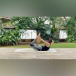 Shilpa Shetty Instagram – Whether we’re indoors all day or stepping out for work (with a mask😥), the to-do list is never-ending. Even on extremely busy days with 2 kids and working from home, it’s a priority for me to start my day with yoga 🧘🏻‍♀️ Today began with Eka Pada Dhanurasana and Dhanurasana. Apart from giving the back some much-needed stretching & strengthening; it improves the function of the pancreas, stimulates reproductive organs, and opens up the chest, shoulders, & neck. It also helps develop an attitude of self confidence and fearlessness. Perfect start to the week, if you ask me😍
Tag a friend who you think would love to start their day like that☝🏻
@simplesoulfulapp 
.
.
.
.
.
#MondayMotivation #SwasthRahoMastRaho #SSApp #SimpleSoulful #yoga #yogasehihoga #FitIndiaMovement #FitIndia