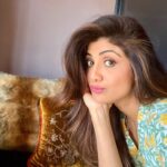 Shilpa Shetty Instagram - I’m looking forward to the weekend ❤️ What are you doing today? . . . . . #WeekendVibes #WeekendIsHere #goodvibesonly #blessed #gratitude