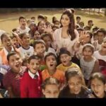 Shilpa Shetty Instagram – Fit India ka shor,
Mach raha hai chaaron orr!
~
So happy to be associated with this campaign by @fitindiaoff that has global recognition from @WHO
The seed of fitness that we sow in our kids today, will blossom into a fitter and healthier future India . 
Making fitness a way of life is not an option anymore, it should be a priority ! Let’s teach children to stay fit by leading by example and encouraging them to have some outdoor activity  for at least  half an hour every day .It helps them stretch & flex their muscles, boosts their metabolism, and also develops  social skills with other children (a much-needed skill in our digitally-advanced world today 🤦🏽‍♀️) All-round development! 
At the same time, it’s crucial to remind them the need to sanitise and maintain social distance in these times till we have a vaccine .😥
We shot this before the Pandemic( hence NO masks) but fitness will be and must be relevant at all times in our lives.
Swasth raho, mast raho!

@kiren.rijiju 
.
.
.
.
.
#MondayMotivation #SwasthRahoMastRaho #FitIndiaMovement #FitIndia #SSApp #SimpleSoulful #yoga #fitness #exercise #healthy