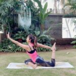 Shilpa Shetty Instagram - Beginning a new day and a new week on an energetic note may not always be the easiest thing to do. But, what we can do is stretch and flex our muscles well enough to prepare ourselves for the day ahead. Today, doing the Eka pada Kapotasana... this variation not only stretches the thighs, hamstrings, groin, abdomen, chest, shoulders, & neck; but also helps open up the hips & adds more flexibility to the hip region. It also helps the mind and body relieve stress and anxiety... allowing you to think & function in a better manner. Do try this flow, it’s fantastic. How do you prefer starting your Monday? @simplesoulfulapp ~ Yoga Mat: @shakti__warrior . . . . . #MondayMotivation #SwasthRahoMastRaho #SSApp #SimpleSoulful #yoga #yogasehihoga #FitIndiaMovement #FitIndia