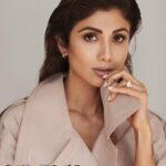 Shilpa Shetty Instagram – Midweek musings are underway✨💁🏻‍♀️💭
How you doin’?😉
~
@vogueindia @bulgari 
~
#VogueCoverGirl ❤️🤩 #VogueIndia #musings #blessed #magazine #covergirl