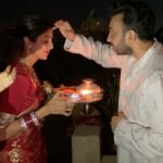Shilpa Shetty Instagram – Today was dedicated to the man who is a true representative of who a ‘partner’ should be. He fasts with me( since 11 years) stands by me through thick & thin, and makes life beautiful in the most amazing ways imaginable. Thank you for everything, @rajkundra9. I love you, Cookie ❤️🤗🧿🥰😘
Happy Karva Chauth!🌙😍
.
.
.
.
.
#KarvaChauth2020 #husbandandwife #partners #bestfriends #blessed #gratitude #family