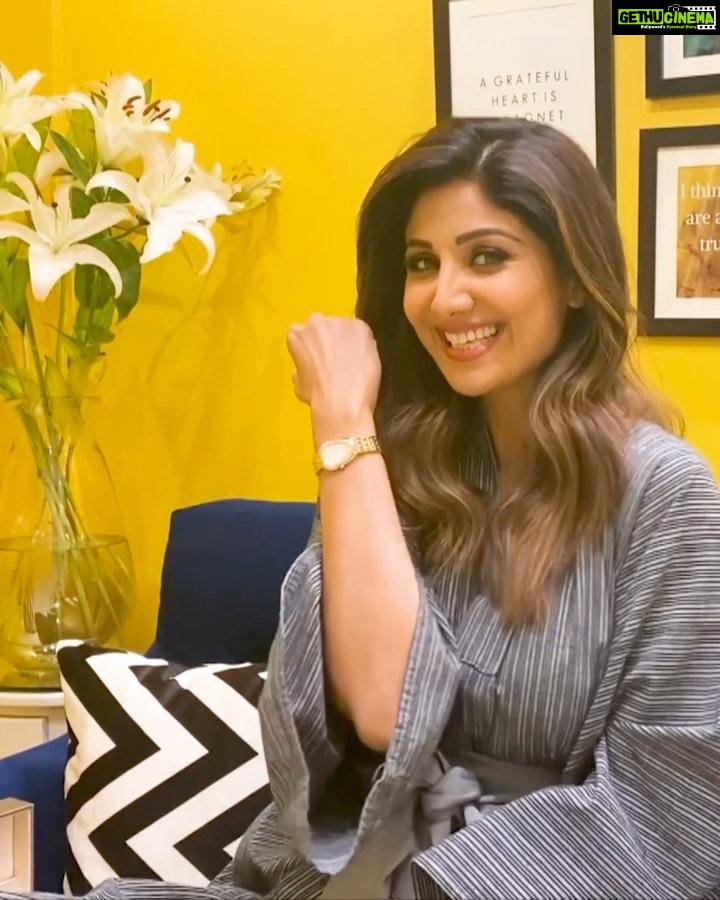 Shilpa Shetty Instagram - We all love being pampered, especially with things that we’ve been eyeing for a while😋 Thank you, @bulgari love the Serpenti Seduttori collection❤️😍 A timeless piece added to my personal collection ⌚️ Love it! You can get yours at https://www.bulgari.com/en-in/ . . . #Bvlgari #BvlgariWatches #Serpenti #SerpentiSeduttori