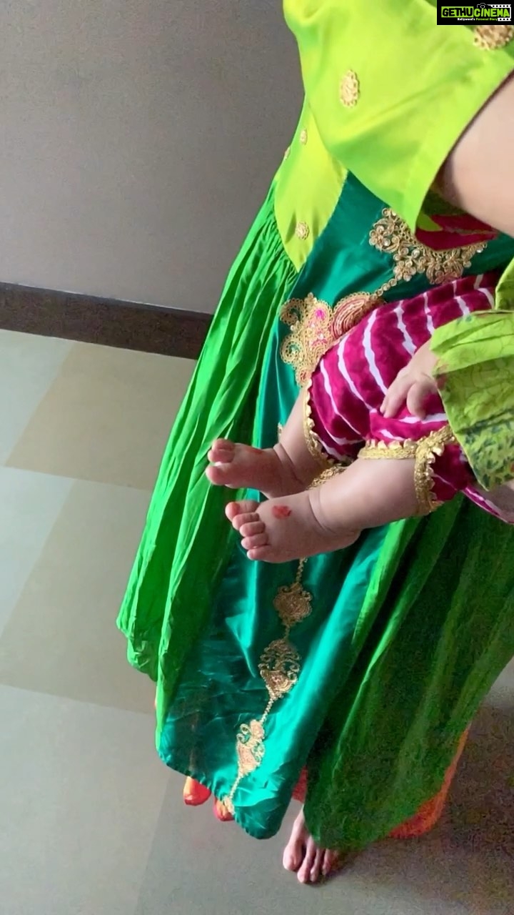 Shilpa Shetty Instagram - On the auspicious occasion of Ashtami today, we were fortunate and blessed with our very own DEVI , 🧿Samisha 🧿her first Navratri, so performed the Kanya Pooja, with her and 8 little girls, welcomed with all precautions taken 🤦🏽♀️😇 Our way of paying gratitude to the Supreme Goddess Maha Gauri today and her nine divine forms. This year, however, we masked up and did the Pooja keeping all the safety measures in mind, nevertheless, a beautiful feeling to serve and pamper these little girls❤️ 🌷 Jai Mata Di 🌷 @rajkundra9 @shamitashetty_official . . . . . #HappyNavratri #Ashtami #KanchikaPooja #KanjakPooja #blessed #gratitude #DurgaMaa #JaiMataDi