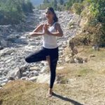 Shilpa Shetty Instagram – A tranquil and serene environment like the picturesque Manali is perfect for aligning the mind, body, and soul. Being able to become one with nature and practice the Vrikshasana gives me a sense of achievement, especially because getting the right balance isn’t always easy. When there’s a lot of noise within, even the quietest of places can feel chaotic. So, it’s extremely important to calm your mind, align your thoughts, and compose yourself before you practise this asana. The shift of the entire body’s weight to each leg strengthens the ligaments and tendon of the feet. It also helps strengthen the thighs, calves, & ankles; and helps improve focus. Start your day on a positive note with yoga 🧘🏻‍♀️ 🧘🏻‍♂️ 
@simplesoulfulapp 
.
.
.
.
.
#MondayMotivation #SwasthRahoMastRaho #FitIndia #yoga #YogaSeHiHoga #vrikshasana #GetFit2020 #throwbackvideo #fitness #healthylifestyle #ManaliDiaries #Hungama2