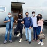 Shilpa Shetty Instagram - Covid test ✅ Mask ✅ And we’re offffff.. Time for some Hungama in Manali 🤪✈️🧿 #pareshrawal @meezaanj @jainrtn @pranitha.insta #hungama2 #confusionunlimited #shootmode #safetyfirst #poweron #backtowork #workdiaries #takeoff