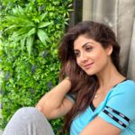 Shilpa Shetty Instagram - As we all know, the Ozone layer is a part of the Earth’s Stratosphere responsible for absorbing most of the UV rays emitted by the Sun. It is the shield 🛡 protecting the Earth and the life on it. When we abuse the natural and man-made resources available to us, we end up damaging the ozone layer. Saving our planet from the adverse effects of our own actions is our responsibility. While a part of the ozone layer has been healing because we’re all indoors, we still have a long way to go. This year, as we celebrate 35 years of the global ozone layer protection, let’s pledge to be mindful of our actions, plant more trees, reduce our carbon footprint, and teach our next generations to do the same. The onus of what we leave behind for our future generations is completely on us. Let’s work towards a better tomorrow because we all need ‘Ozone For Life’ 😊🌍 . . . . . #WorldOzoneDay2020 #OzoneForLife #environment #nature #bettertomorrow #gratitude #LetsDoOurBit