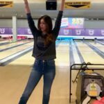 Shilpa Shetty Instagram – Clean bowled 🎳😎
Circa. July 2019!
.
.
.
.
.
#InstagramReels #SwasthRahoMastRaho #ReelItFeelIt #NewReel #throwback #waybackwednesday