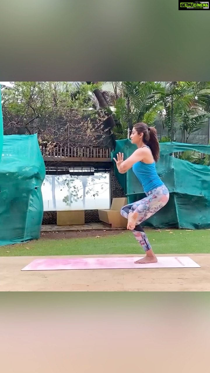 Shilpa Shetty Instagram - Time: 7 am This is how my days begin now💪 Come rain or storm (was pretty windy) So glad we’ve got all this time... we all must take some time away from the hustle-bustle of life and just connect... with nature, with our surroundings, & with our inner selves. My morning routine gives me the strength and energy to tackle with the worst... Yoga has the power to instill calm and positivity in one’s being, the weather made it even more conducive. Today’s practice was Utkatasana and Ek Pada Utkatasana; while getting some much-needed fresh air. I particularly like this flow of asanas because not only do they strengthen & tone the lower body, but also improve balance & focus, while strengthening the lower back. This gives me a beautiful start to my day. Tag a friend who you think needs some motivation today 😊🧘🏻♀️🌞 @simplesoulfulapp . . . . . #MondayMotivation #SwasthRahoMastRaho #SSApp #FitIndiaMovement #WorkoutAtHome #yoga #yogisofinstagram #YogaSeHiHoga #happiness #positivity #peace #gratitude
