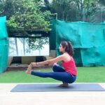 Shilpa Shetty Instagram – One can lose balance in these unsettling times. There’s so much uncertainty in life at this point that we need to be able to center ourselves to function normally. Today, I chose to do the Eka Pada Malasana – ‘Mala’ means ‘Waste Removal’. It is a challenging pose, for which one first needs to align their mind and body. You will need to stay calm and composed removing all the unwanted (waste) thoughts from your mind, to achieve the correct posture. What I love about this asana is that it truly helps improve balance and focus. It also works on strengthening the quadriceps, hip flexors, and core. Now, I am all set for whatever the day has to offer. How are you starting your day? 💪🏼🧘🏻‍♀️ 
@simplesoulfulapp 
.
.
.
.
.
#MondayMotivation #SwasthRahoMastRaho #FitIndiaMovement #SSApp #yoga #yogisofinstagram #YogaSeHiHoga #focus #balance #PeaceOfMind