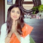 Shilpa Shetty Instagram - स्वतंत्रता दिवस की बहुत बहुत शुभकामनाएँ, आप सभी को।🇮🇳 Wishing you all a very Happy Independence Day! 🇮🇳❤️ On our 74th Independence Day, let’s pledge to stand united and work towards a better future. Let’s buy and support our local businesses, stand by our neighbours, and be there for anyone in need. We can fight every battle and conquer all our hurdles only as a unified force. Jai Hind 🇮🇳 . . . . . #HappyIndependenceDay #IndianIndependenceDay #Freedom #India #pride #ProudToBeAnIndian #gratitude #SwasthRahoMastRaho #StayHealthy #StayHappy #VocalForLocal
