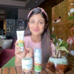 Shilpa Shetty Instagram - What you see is what you get with me, no masks... but the only time I wear one indoors is when I need to give my skin some love and nutrition. So, I tried the Vitamin C mask before going to bed and this is my ‘Mama skincare secret’ to waking up with a healthy glow! ☀️ @mamaearth.in’s Vitamin C night range nourishes my skin & leaves a vibrant glow on my face, waking me up with a refreshing radiance that gives me the perfect start to my day😍 Make Vitamin C a part of your skincare routine too, giving your skin the pampering it needs❤️ . . . #mamaearth #VitaminC #sleepmask #facewash #skincare #natural #naturalingredients #metime #mamatime #IWokeUpLikeThis #GottaCMyGlow