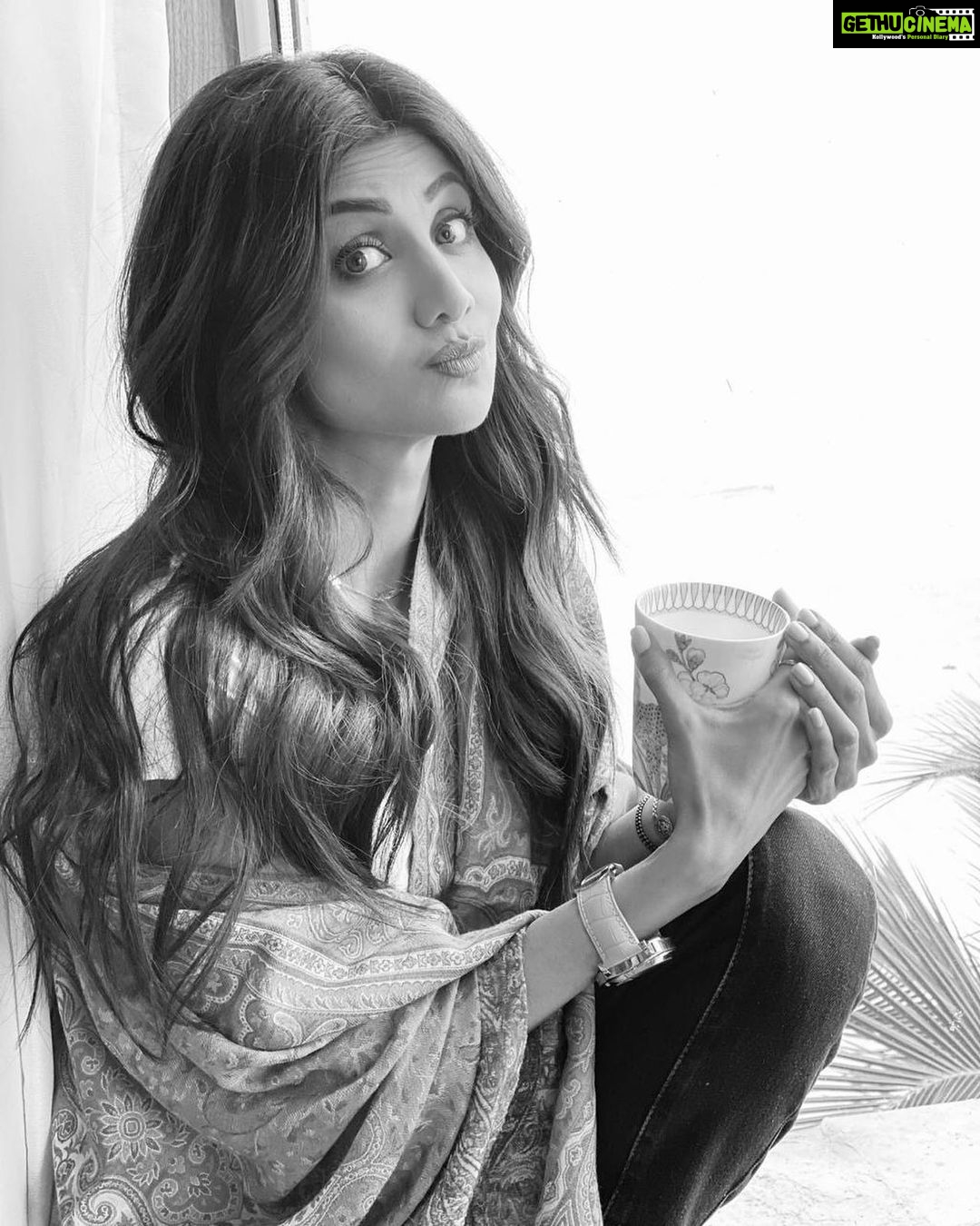Shilpa Shetty Instagram - #ChallengeAccepted: We’re living in times where we now realise the importance of lifting each other up instead of pulling someone down. We are gradually acknowledging the truth that tomorrow isn’t guaranteed to any of us. So, all we have is ‘today’... and we have each other. Let’s join forces together and make each day better for everyone around us. Support our women tribe through the worst times, lend a helping hand (if possible) when you see another woman juggling too many things, and appreciate the efforts one has put in even if they didn’t succeed. We’re all in this together. “Uplift, don’t belittle”❤️💪🏼🤗🧿 ~ Thank you, @kanikasanger, for making me a part of this wonderful tribe that personifies #strength. . . . . . #WomenInspiringWomen #WomenEmpowerment