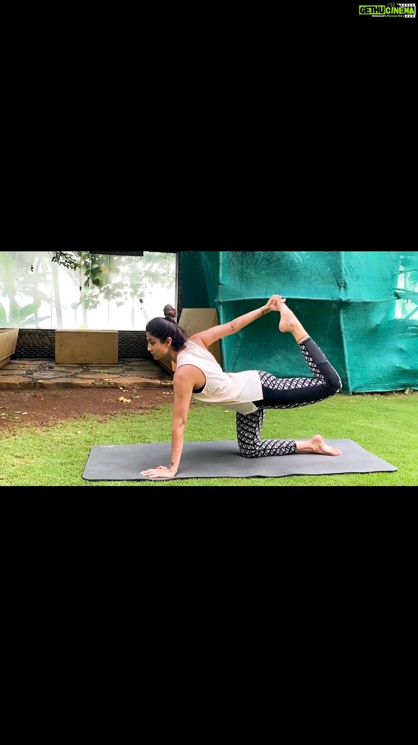Shilpa Shetty Instagram - Our bodies are getting rusty without the same movement, agility, and exercise we were accustomed to; before this pandemic hit us. Daily travels have drastically reduced for a majority of us, leaving us with very little physical activity. For me, carrying my 5-month baby is affecting my lower back... So, I’ve been practicing a combination of yoga asanas like Vyaghrasana, Marjariasana, and Utthana Vyaghrasana. This combination gives my body some much-needed stretches & flexes, strengthens my back, and stretches the abdominal muscles. It also improves mobility in the hips, relieves stiffness in the lower back, and improves the body’s balance. Ah! A great way to start my day. How have you begun yours, tell me in the comments? Tag someone who needs #exercise #strengthening. ~ @simplesoulfulapp . . . . . #MondayMotivation #FitIndiaMovement #SwasthRahoMastRaho #SimpleSoulful #SSApp #yoga #yogasehihoga #yogi