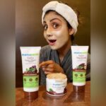 Shilpa Shetty Instagram - Having my chocolate (on Sunday), and applying it too 😂😋Sunday Binge on my face!! Mama skin pamper time with the new @mamaearth.in CoCo range. Getting my happy dose of Cocoa in this mask, smells divine (also, a powerful antioxidant and helps restore my skin’s healthy appearance) Yummy Mummy 🥰 Are you going to #WakeUpWithCoCo too? . . . . . #mamaearth #CoCo #Coffee #Cocoa #skincare #natural #naturalingredients #metime #mamatime