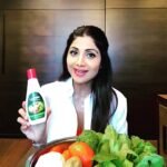 Shilpa Shetty Instagram - While cleaning hands has become important, it’s equally important to clean what you eat. Not just in these times, but generally. I’ve discovered #TheRightWayToClean my fruits & veggies, and to remove 99.9% of the germs & pesticides. Check out this video and try it out for yourself😊 #VeggieClean #VegetablesSanitizer @marico_veggieclean @m5entertainment