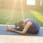 Shilpa Shetty Instagram - It’s important to stretch and flex the muscles often, to prepare the body, safeguarding our bodies from injuries and for the activities we take on. It could be cleaning and decluttering the house, or preparing for the daily fitness routine. I love this one, the Janu Sirshasana. It increases flexibility in the spine, abdomen, and back muscles, while strengthening the stomach muscles. It also improves the function of the intestines and boosts the digestion process. The best part is that I can practice it any time, anywhere. Try it and the more you practice the better you get... How did you start your day today? @shilpashettyapp . . . . . #MondayMotivation #SwasthRahoMastRaho #WorkoutAtHome #FitIndia #GetFit2020 #StayHomeStayHealthy #yoga