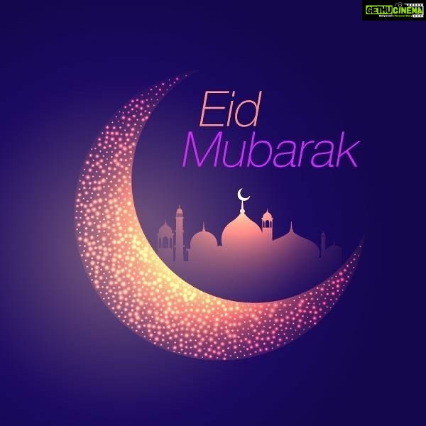 Shilpa Shetty Instagram - May this day bring peace, love, prosperity, and happiness into our lives✨ May the blessings we all receive today help us stand together, fight every visible & invisible hurdle/virus, and help us sail through these extremely difficult times. Eid Mubarak to you and your loved ones⭐️🌙🙏🏻 . . . . . #EidMubarak #blessed #gratitude