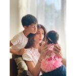 Shilpa Shetty Instagram - “Making the decision to have a child - it is momentous. It is to decide forever to have your heart go walking around outside your body. ” ― Elizabeth Stone To the two halves of my heart ❤️ Viaan & Samisha: You both complete me. I love you !💝🌈🧿💝Thankyou for choosing me😇 Happy Mother’s Day... to me and to all those amazing mothers out there.❤️🧿🌈 @rajkundra9 . . . . . #HappyMothersDay #ViaanRajKundra #SamishaShettyKundra #children #son #daughter #family #gratitude #blessed #happiness