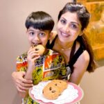 Shilpa Shetty Instagram - The best way to spend time with your kids is to figure out what they like doing the most. Then go ahead & do it with them... build pillow forts, draw, paint, sing or dance! As for me, the one thing Viaan loves doing the most is baking, so here we go... presenting the chewy “Peanut Butter Choco-Oat Cookies”😁! It has no refined sugar, can be dairy-free if you skip the butter for oil, is gluten-free, & loaded with healthy goodness. It’s highly nutritious, is absolutely satiating, and can be gorged on at tea time by us too (I devoured this batch🤦🏽‍♀️) If you’d like to make it at home, here’s all the info you’ll need: ~ INGREDIENTS: * 1/2cup natural (unsweetened) peanut butter * 1/2cup real maple syrup OR HONEY * 4 tbsp coconut oil (OR 4 tablespoons melted butter) * 1 tsp baking powder * 1/2 tsp fine-grain sea salt * 1 1/2 cup old-fashioned rolled oats, ground for 30 seconds in a food processor or blender * 5 tbsp semi-sweet chocolate chips * 1 tbsp vanilla extract * 2 tbsp coconut sugar * 4 tbsp roasted almonds (ground) * 1 egg (or 1 tbsp flaxseed powder soaked in 3 tbsp of water is the equivalent) [I added 2 tbsp of flaxseeds to make it more fibrous] * 2 tbsp of almond milk (to smoothen the texture) INSTRUCTIONS: 1. Preheat the oven to 160° Celsius with two racks in the middle. Line 2 baking sheets with parchment paper (if you don’t have parchment paper, lightly grease the baking sheets). 2. Measure out the peanut butter and maple syrup. 3. Pour the peanut butter, coconut oil, & maple syrup mixture into a mixing bowl. Add the melted butter & whisk until the mixture is well blended. Use your whisk to beat in the egg, scraping down the side of the bowl once it’s incorporated, then whisk in the vanilla, & salt. Switch to a big spoon & stir in the ground oats, add the baking powder, flaxseed powder, coconut sugar, & chocolate chips until they are evenly combined. Drop the dough by the tablespoon or ice cream scooper (grease your fingers with some coconut oil so it doesn’t stick when you flatten them) onto your prepared baking sheets. 4. Bake the cookies for 12-15 mins total. Swap sides after 7 mins. Remove from the oven to cool. #TastyThursday #SwasthRahoMastRaho