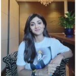 Shilpa Shetty Instagram - Thank you my dear, @officialraveenatandon for nominating me and making me a part of this amazing initiative of yours. To all my fellow citizens, please look out and stand up for the warriors who are tirelessly working round the clock to keep our community safe. It’s a humble request to please treat these heroes with respect, debunk myths & false rumours, and stop the spread of fake news at your own levels. Let’s do our bit too! It’s time to stand united against this pandemic. I nominate @shamitashetty_official @farahkhankunder and @abhimanyud to take this cause forward. . . . . . #SwasthRahoMastRaho #JeetegaIndia #JeetengeHum #IndiaFightsCorona #COVID19 #StayHomeStaySafe