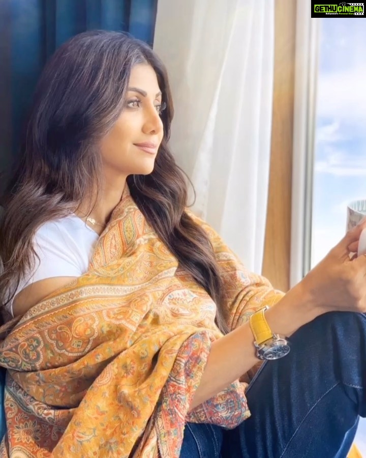 Shilpa Shetty Instagram - Grateful to have this precious time... some ME time that we underestimate. I’ve always wanted to take a vow of silence, for the longest time (did it 12 yrs ago), but it’s always seemed impossible to do with my life and commitments. When we fast, we cleanse the body; but when we keep silent, we cleanse the mind. With this lockdown I’m sure our minds are on an overdrive of thoughts, with pent up feelings of fear and worry. Try and observe a ‘Karna mauna’; you can still communicate through actions or messages, but limit your actions with no words. It’s a great exercise to curb anger & negative feelings, reflect on your inner self, and make you weigh your words in the future. They say when you practice this from time-to-time it helps master your tongue, which can kill as well as heal... Try it, can’t be a better time... start with 2/3 hours on weekends and you will feel liberated and enlightened with the experience. . . . . . #20DaysOfGratefulness #Day14 #VowOfSilence #IndiaFightsCorona #gratitude #time #thoughts #reflection