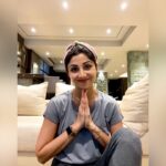 Shilpa Shetty Instagram - During these unfortunate and difficult times, the worst hit are the daily labourers. As responsible citizens, let’s all come together to fight COVID-19 and support the daily wage labourers and their families. Join #MainBhiCovidWarrior, an initiative by @give_india, @actionaid_india, and @helo_indiaofficial and express your support on ‘helo.giveindia.org’. Together, let’s do our bit to show our fellow citizens that we care for them. #COVID19India #staysafe #helpthoseinneed #HeloIndia