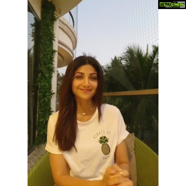 Shilpa Shetty Instagram - When the panic is palpable, it’s easy to get swayed by any piece of information that comes our way. I request you all to not let rumours upset you and make you a party to the amplification of fake forwards. Only believe information you hear and get from trusted, reliable, and verified sources. Let’s stand with each other in solidarity against the chain of misinformation. Jai Hind! 🇮🇳 #FightTheDarkness #GharBaithoIndia #IndiaFightsCorona #staysafe #stayhome #COVID19